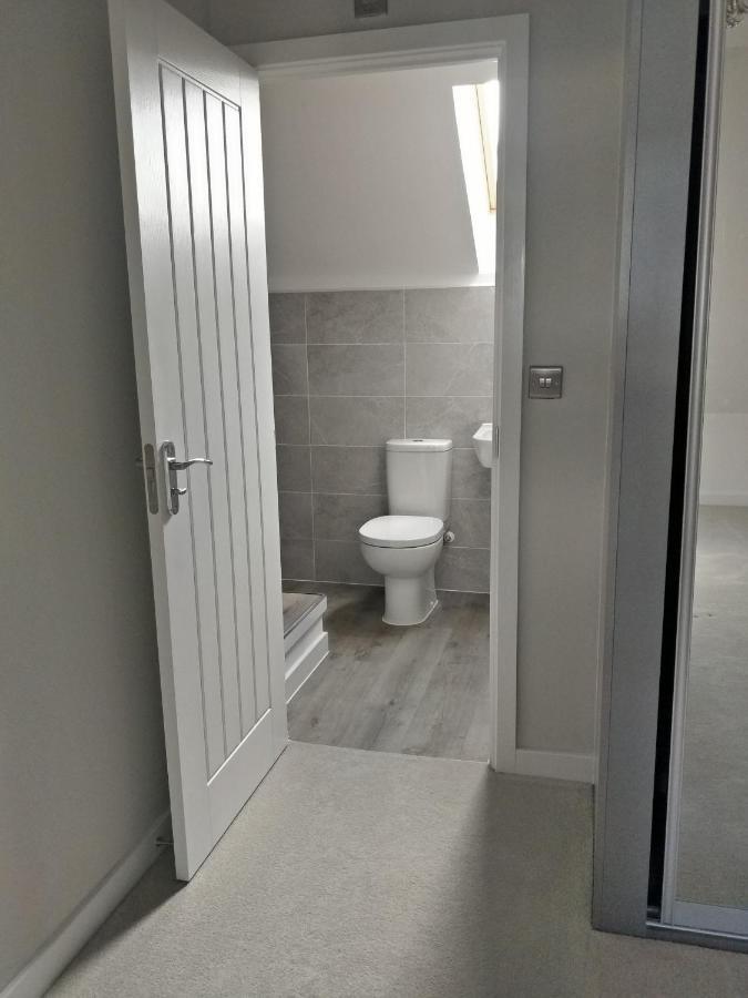 Chandra House Swindon Ngoại thất bức ảnh